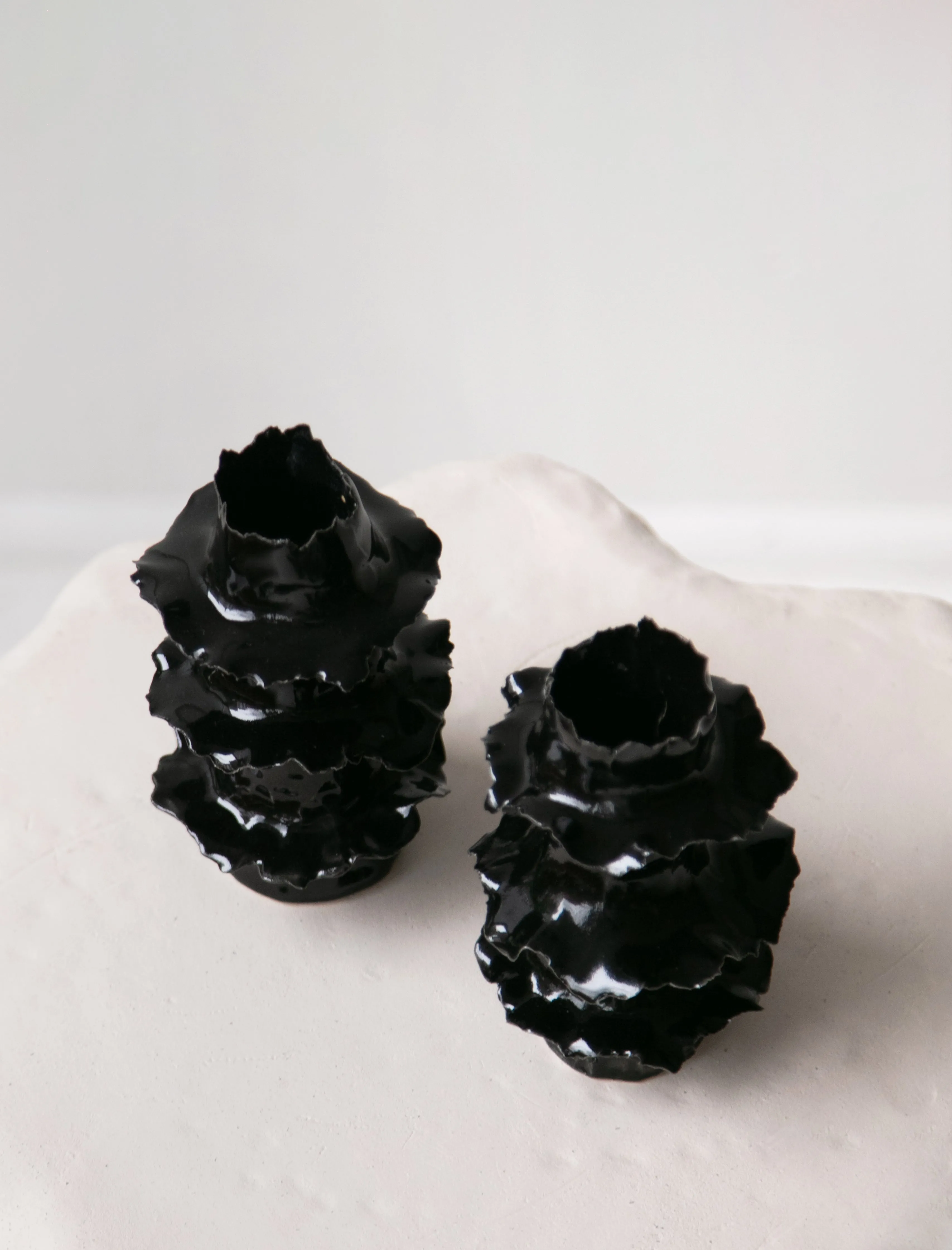 Torn Stand Black Gloss