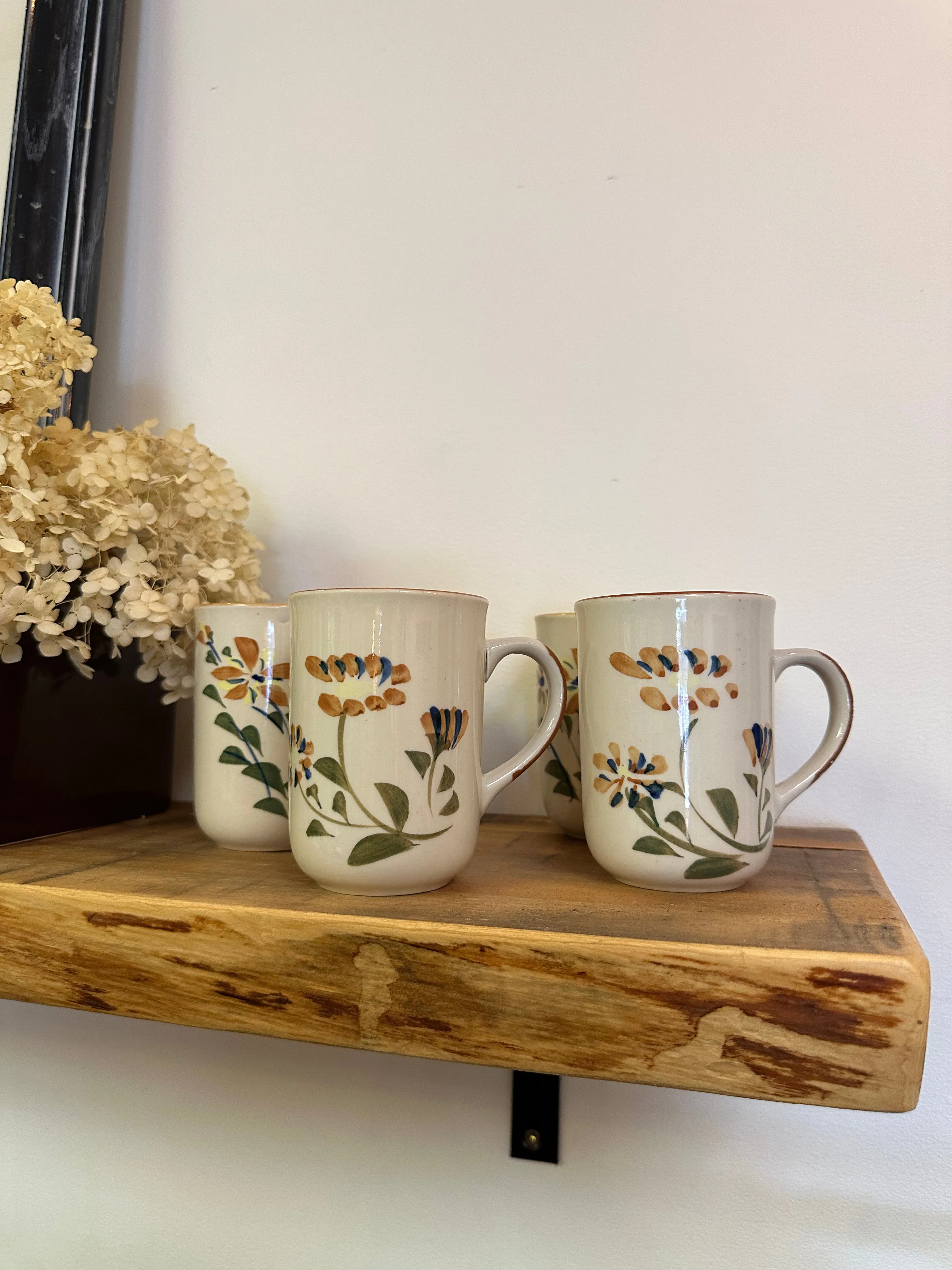Vintage Cream   Floral Set of 4 Coffee Mugs