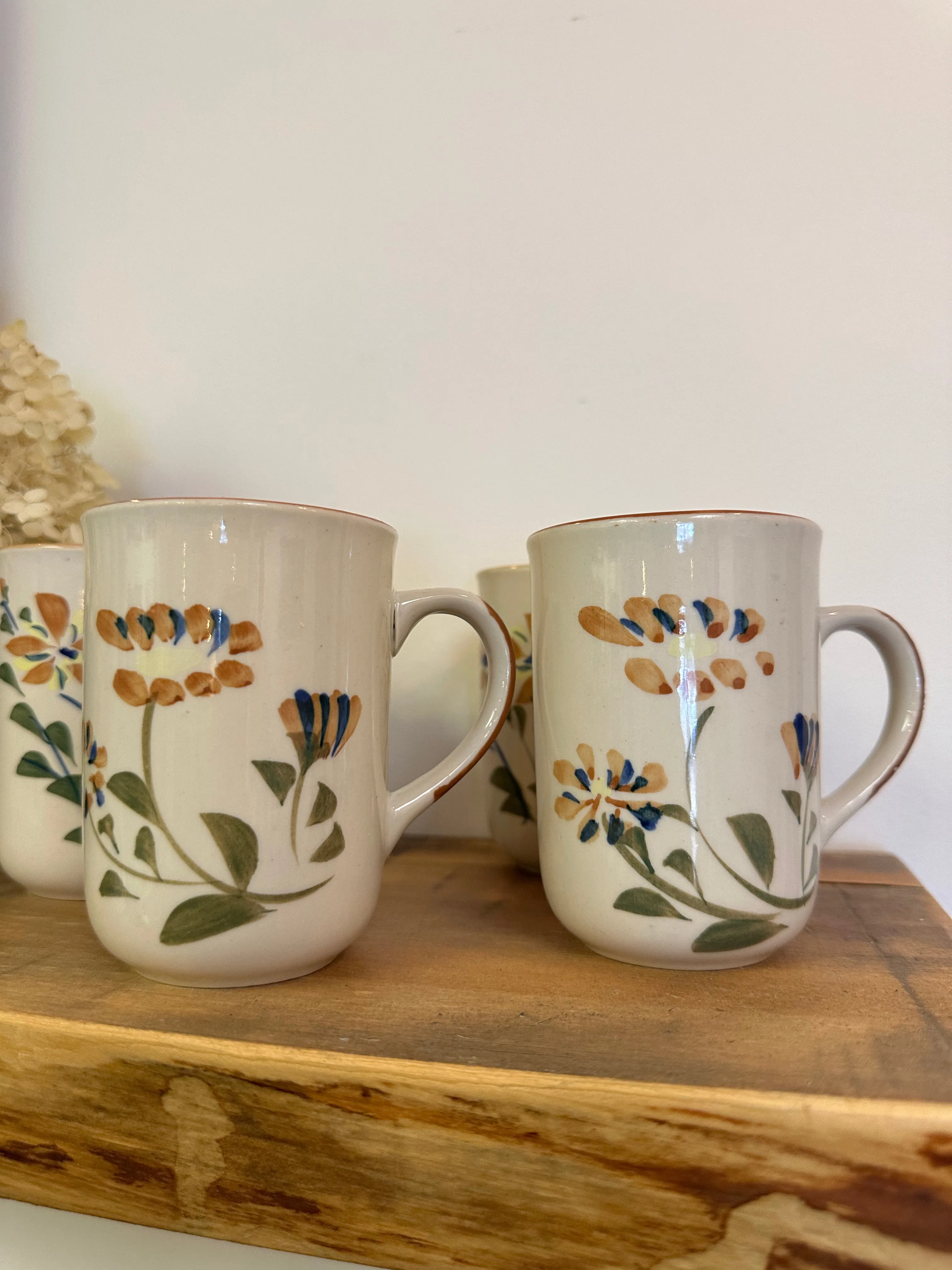 Vintage Cream   Floral Set of 4 Coffee Mugs